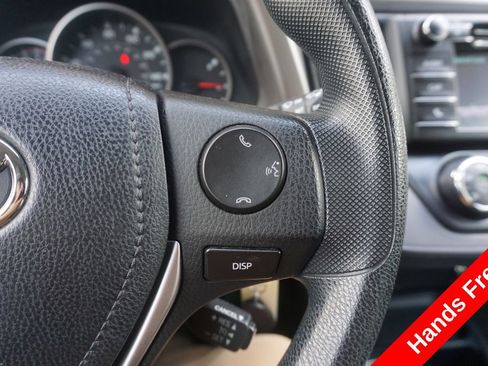 Used 2016 Toyota RAV4 LE AWD/4WD image 4