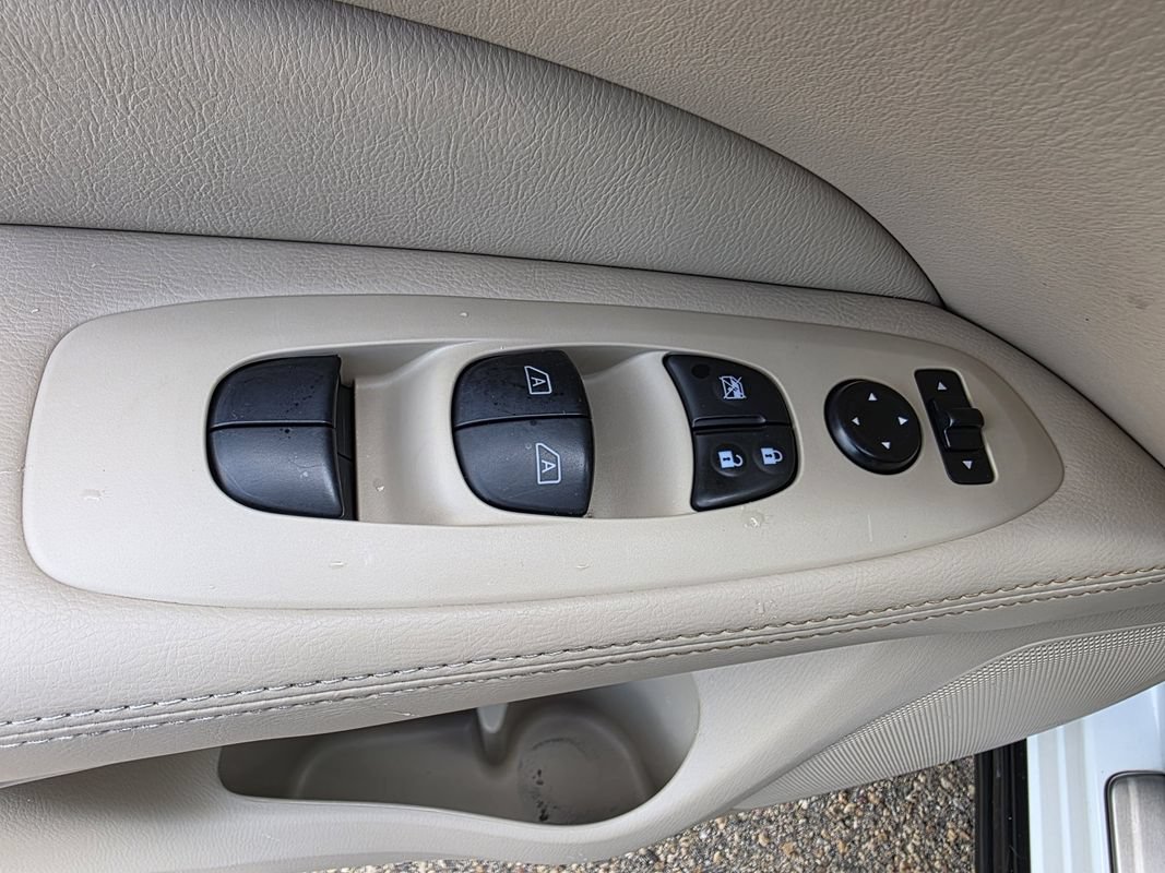 Used 2014 Nissan Pathfinder Platinum w/ Platinum Premium Package FWD image 14