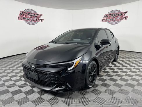 Used 2023 Toyota Corolla SE w/ SE Premium Package image 3