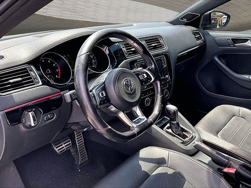 Used 2017 Volkswagen Jetta GLI FWD image 11