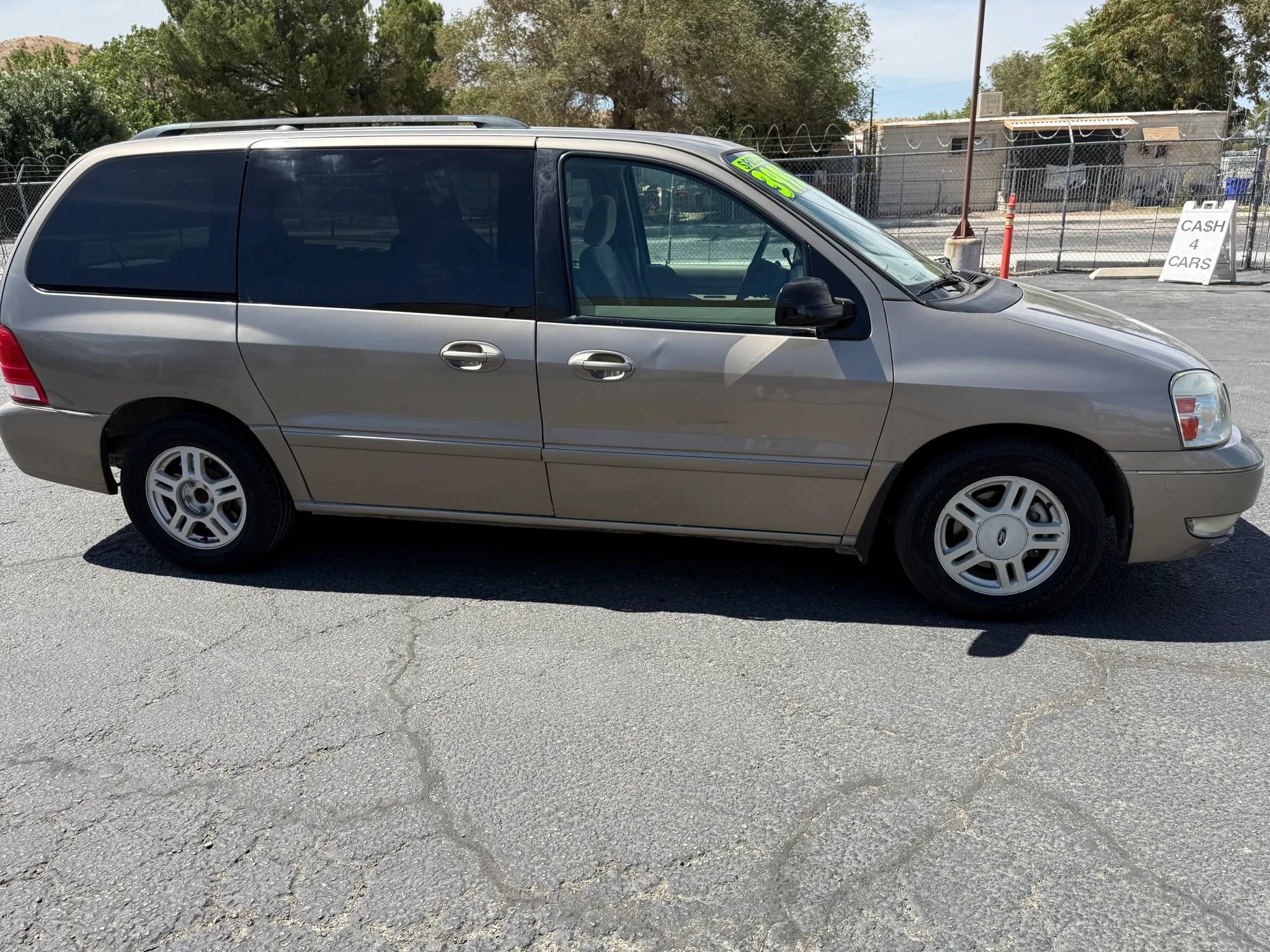 Used 2004 Ford Freestar SEL FWD image 2