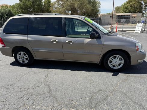 Used 2004 Ford Freestar SEL FWD image 2