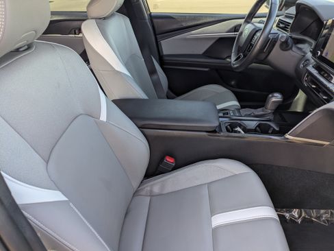 Used 2025 Toyota Camry SE w/ Convenience Package FWD image 11