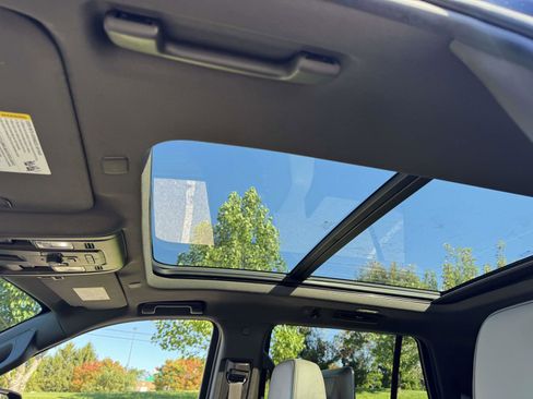 Used 2021 GMC Yukon SLT w/ SLT Luxury Plus Package image 17