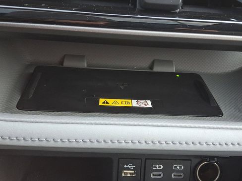 Used 2023 Toyota Highlander XLE image 26