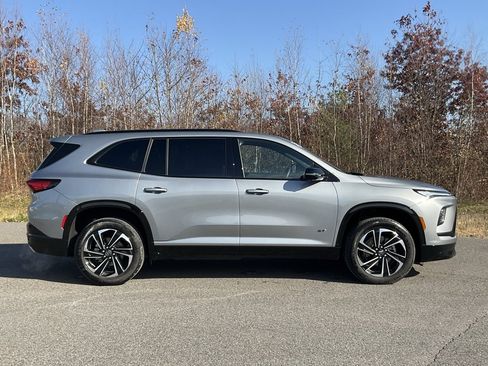 Used 2025 Buick Enclave Sport Touring w/ Power Package image 27
