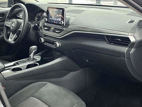 Used 2024 Nissan Altima 2.5 SV image 24