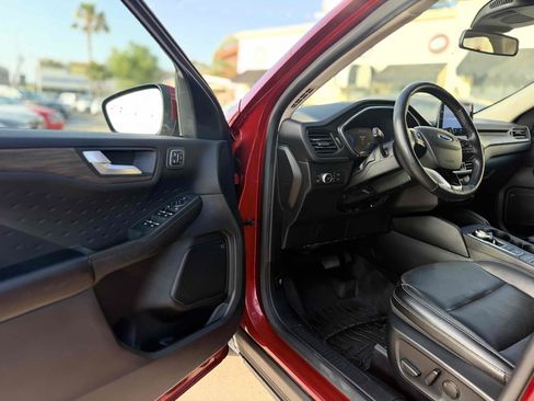 Used 2020 Ford Escape Titanium FWD image 16