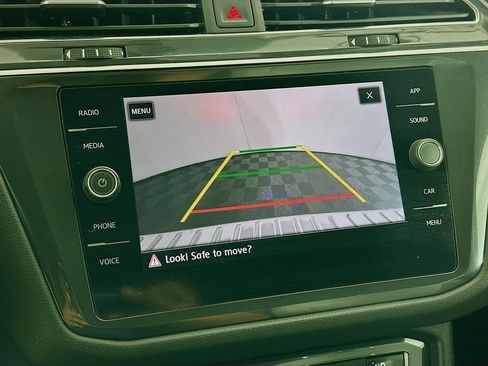 Used 2020 Volkswagen Tiguan SE w/ Panoramic Sunroof Package FWD image 22