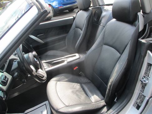 Used 2005 BMW Z4 3.0i image 7