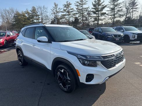 Used 2024 Kia Seltos EX image 3