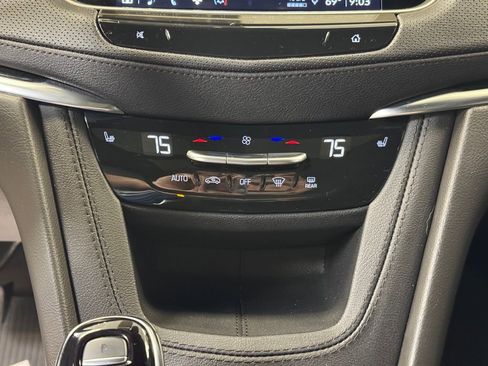 Used 2024 Cadillac XT6 Luxury w/ LPO, Floor Liner Package FWD image 43