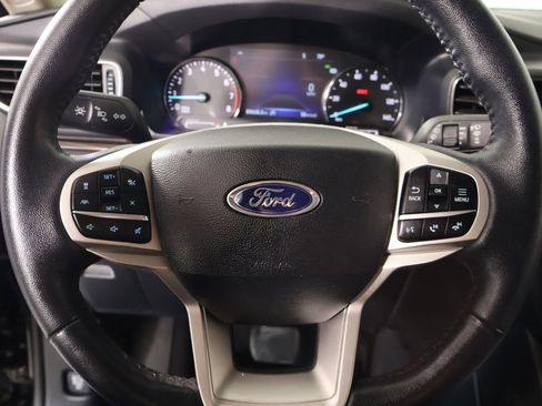 Used 2023 Ford Explorer Limited AWD/4WD image 3