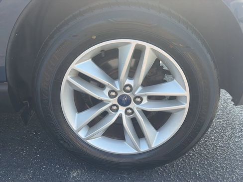 Used 2017 Ford Edge SEL w/ Equipment Group 201A FWD image 18