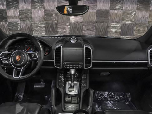 Used 2018 Porsche Cayenne AWD/4WD image 12