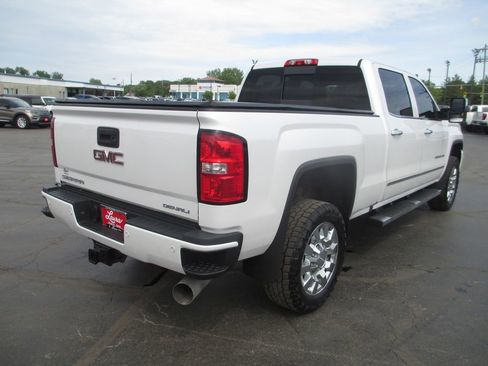 Used 2019 GMC Sierra 2500 Denali w/ Duramax Plus Package AWD/4WD image 6