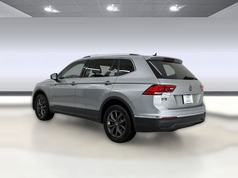 Used 2022 Volkswagen Tiguan SE FWD image 3