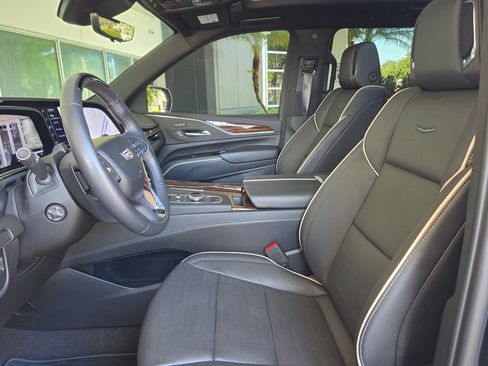 Used 2023 Cadillac Escalade ESV Premium Luxury AWD/4WD image 18