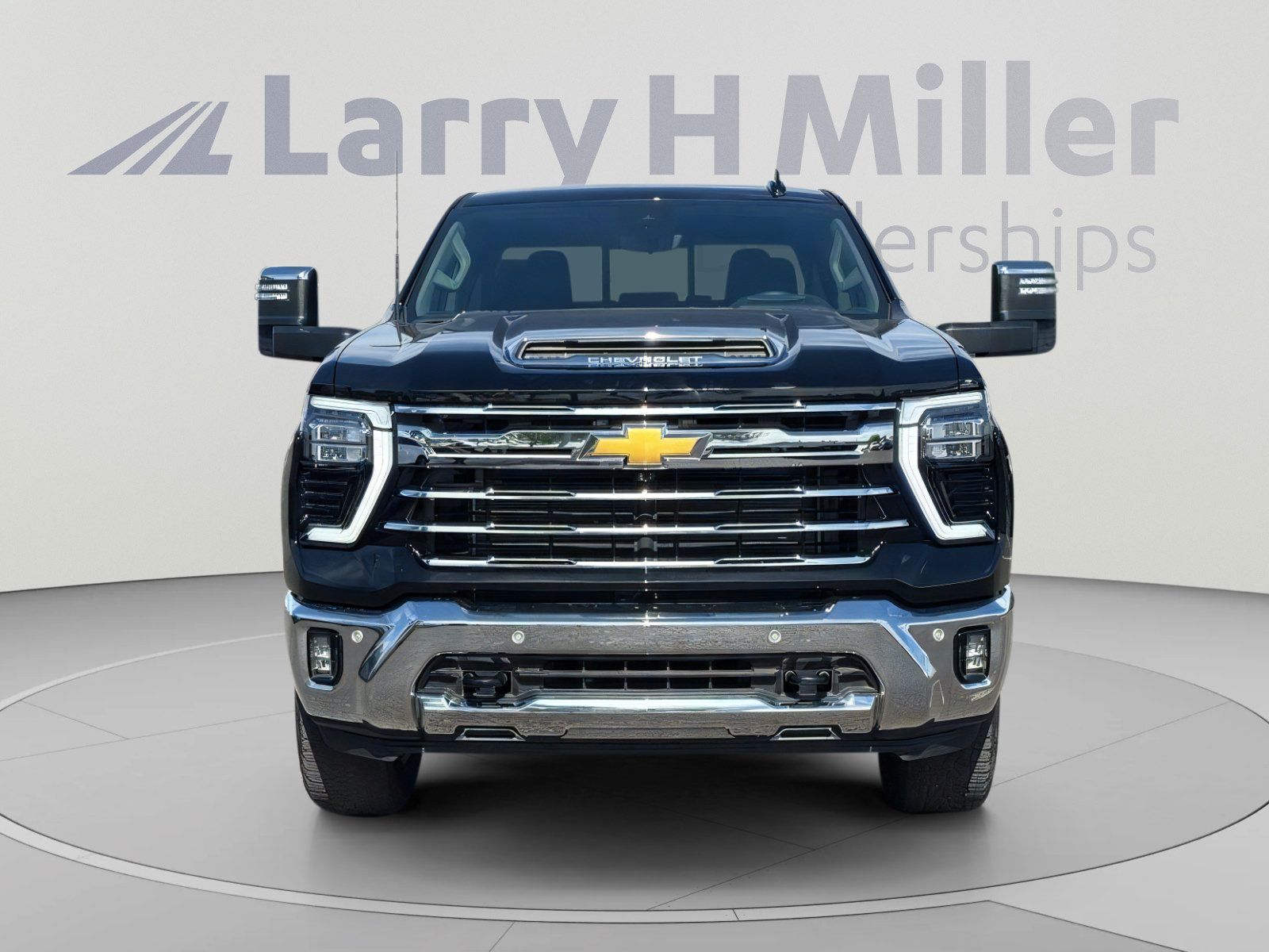 Used 2025 Chevrolet Silverado 2500 LTZ w/ LTZ Premium Package AWD/4WD image 9