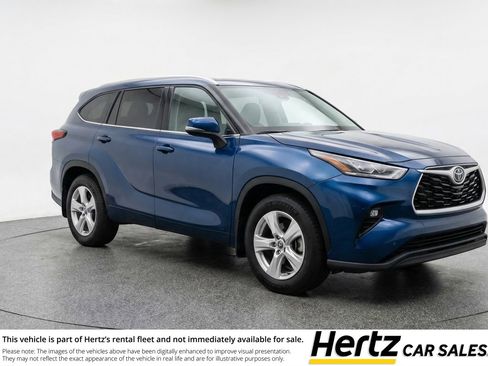 Used 2025 Toyota Highlander LE image 1