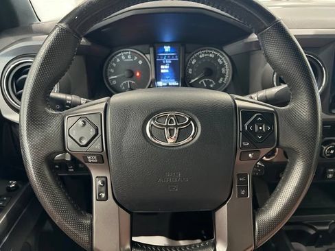 Used 2018 Toyota Tacoma TRD Off-Road w/ Technology Package AWD/4WD image 24