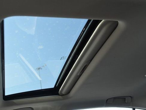 Used 2023 Nissan Altima 2.5 SR w/ SR Premium Package image 18