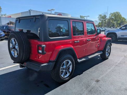 Used 2019 Jeep Wrangler Unlimited Sahara AWD/4WD image 4