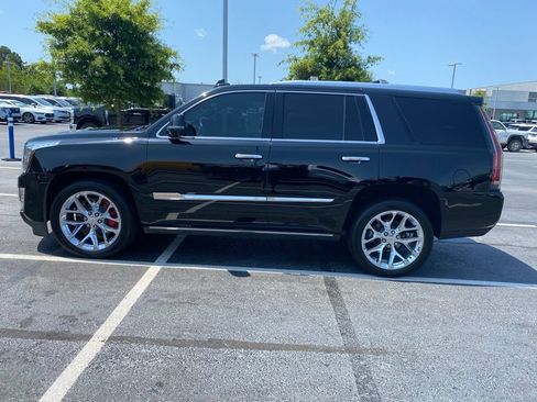Used 2019 Cadillac Escalade Platinum AWD/4WD image 4