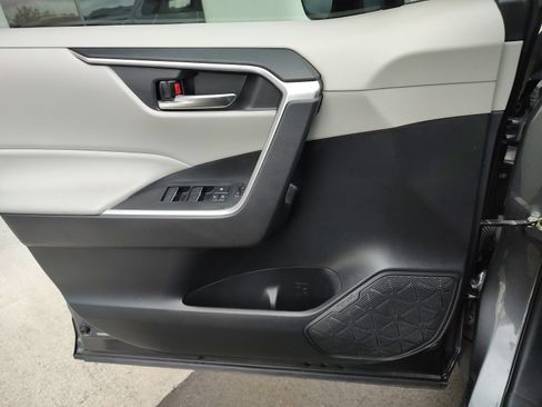 Used 2022 Toyota RAV4 XLE AWD/4WD image 15