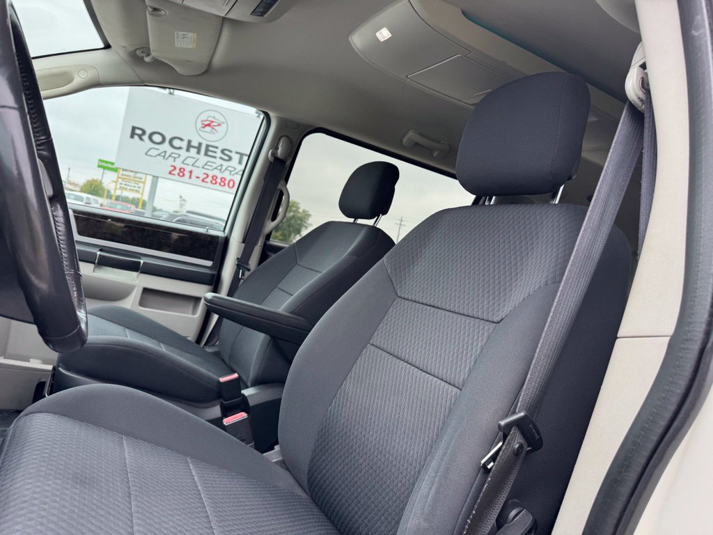 Used 2010 Dodge Grand Caravan SXT FWD image 6