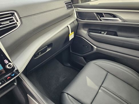 New 2026 Jeep Grand Wagoneer 2WD image 28