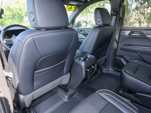 Used 2025 GMC Acadia Denali w/ Super Cruise Package FWD image 27