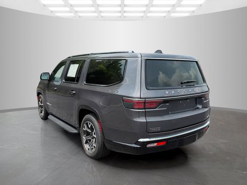 Used 2024 Jeep Wagoneer L Series III w/ Flexible Seating Group AWD/4WD image 4