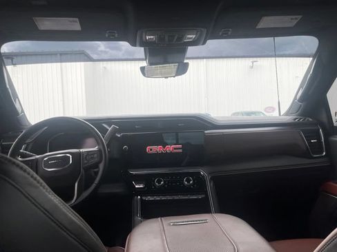 Used 2024 GMC Sierra 2500 Denali Ultimate w/ Max Trailering Package AWD/4WD image 3