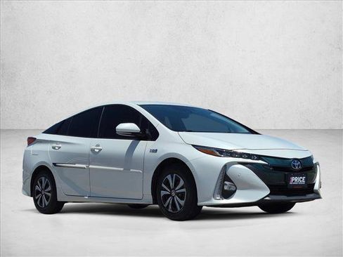 Used 2018 Toyota Prius Prime Advanced FWD image 3