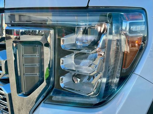 Used 2023 GMC Sierra 2500 Denali w/ Denali Ultimate Package image 10