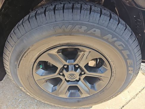 Used 2016 Toyota 4Runner SR5 Premium RWD image 3