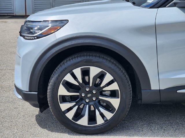 Used 2025 Ford Explorer Platinum w/ LUX Leather Package AWD/4WD image 5