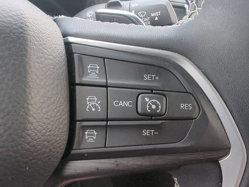 Used 2023 Jeep Grand Cherokee L Limited AWD/4WD image 35