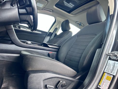 Used 2020 Ford Fusion SE AWD/4WD image 12