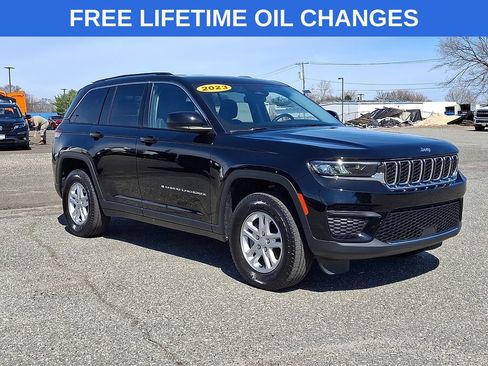 Used 2023 Jeep Grand Cherokee Laredo AWD/4WD image 1