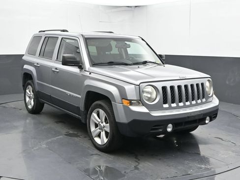 Used 2015 Jeep Patriot Latitude FWD image 5