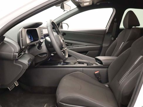 Used 2025 Hyundai Elantra Sport image 15