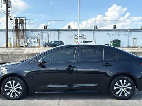 Used 2020 Toyota Corolla LE FWD image 2