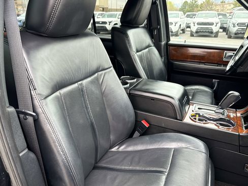 Used 2015 Lincoln Navigator 4WD image 19