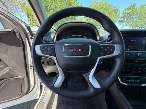Used 2024 GMC Terrain SLE FWD image 19