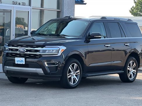 Used 2024 Ford Expedition Limited image 8