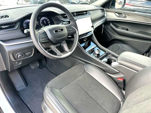 New 2026 Jeep Grand Cherokee L 2WD image 18