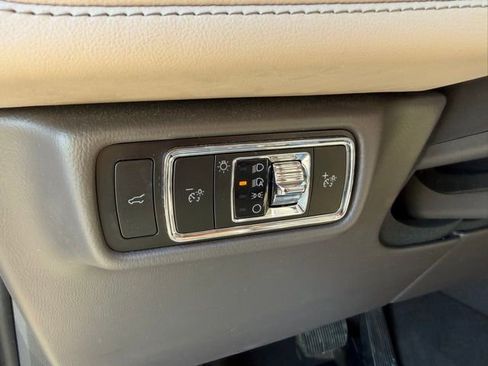 Used 2023 Lincoln Aviator AWD w/ Premium Package image 21