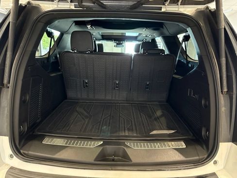 Used 2023 Chevrolet Suburban Z71 w/ Luxury Package AWD/4WD image 20